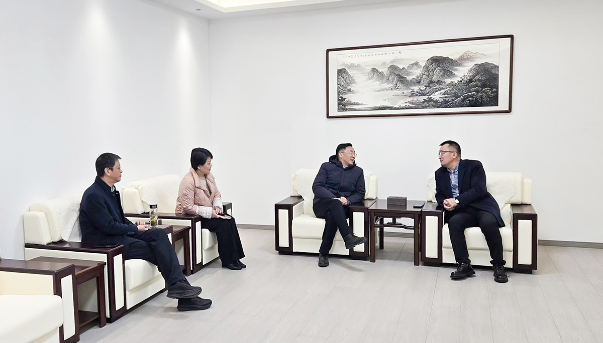 吴曙区长带队调研新能源产业 勉励易新能科技打造储能制造新标杆 拷贝.jpg